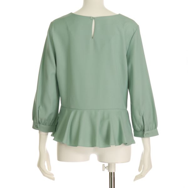 タックペプラムブラウス