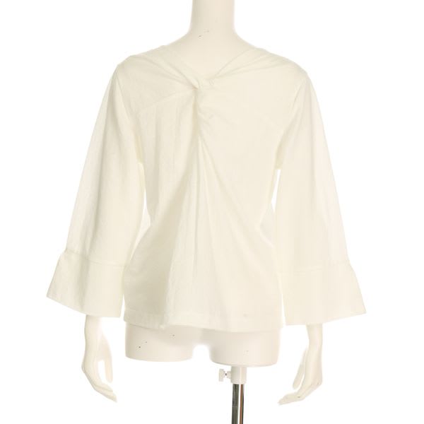 バックツイストカットソー