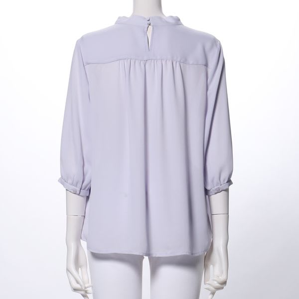 ボウタイ風ブラウス