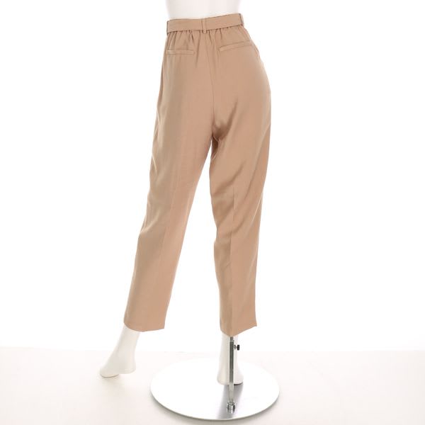 リボンベルト付きタック入りテーパードパンツ