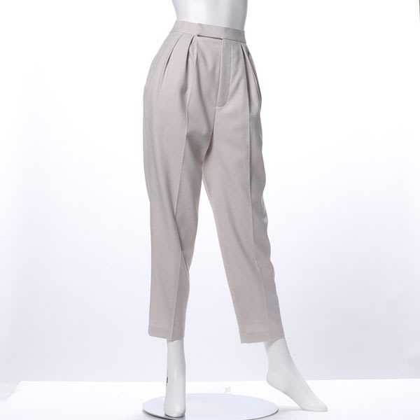 タック入りテーパードパンツ