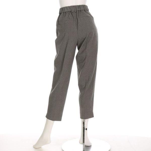 タック入りテーパードパンツ