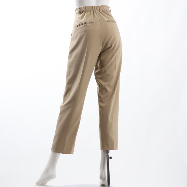 シンプルデザインテーパードパンツ