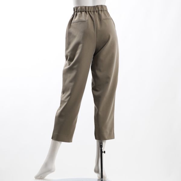 シンプルテーパードパンツ