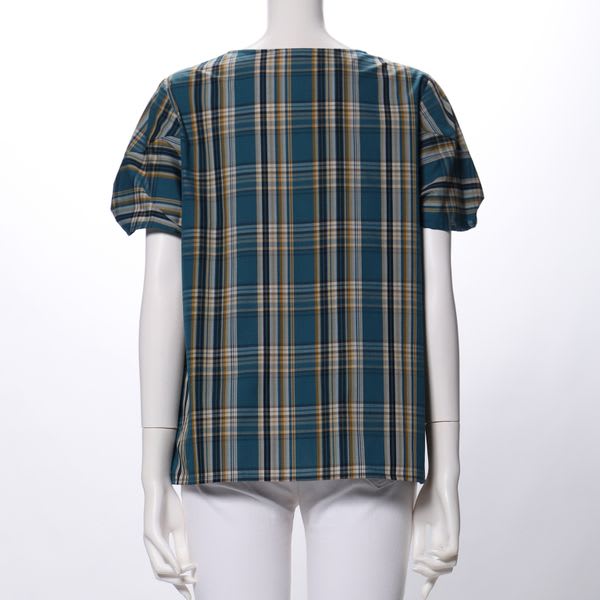 お袖デザインポイントのVネックブラウス