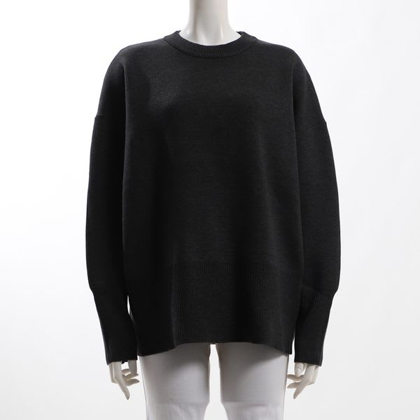 シンプルクルーネックニット