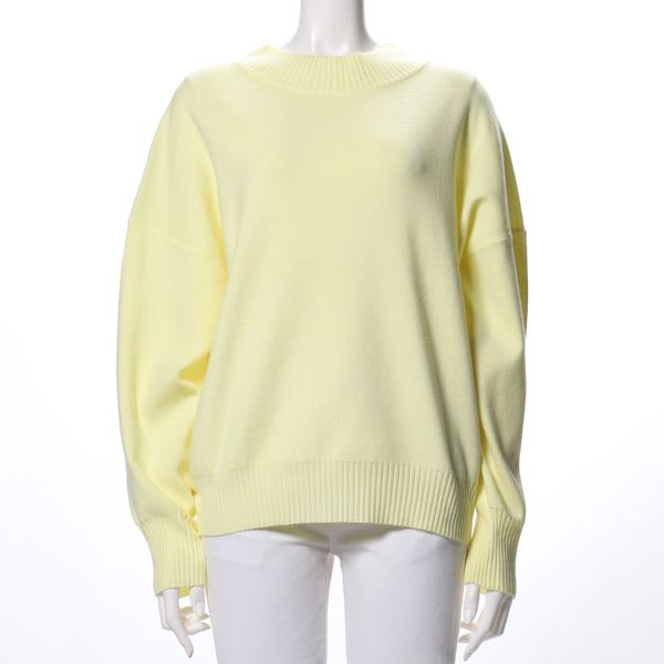 ゆったりデザインクルーネックニット