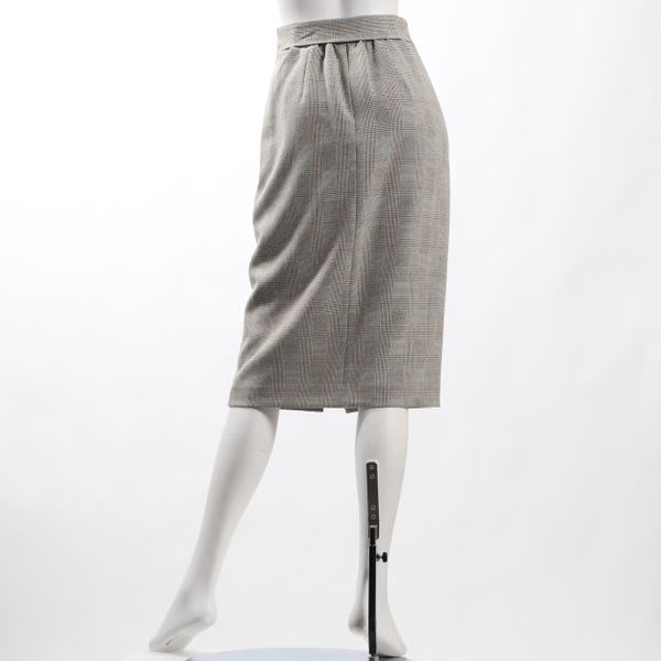 ベルト付きタイトスカート