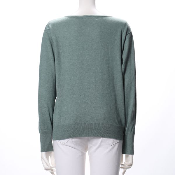 シンプルデザインVネックニット