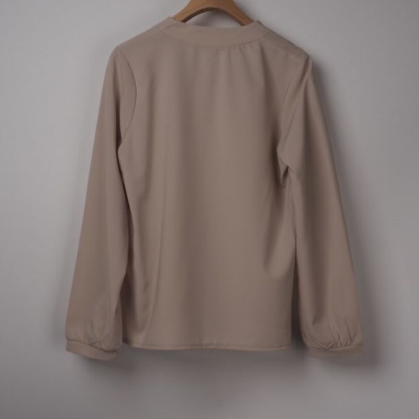 スリットパフスリーブVネックブラウス