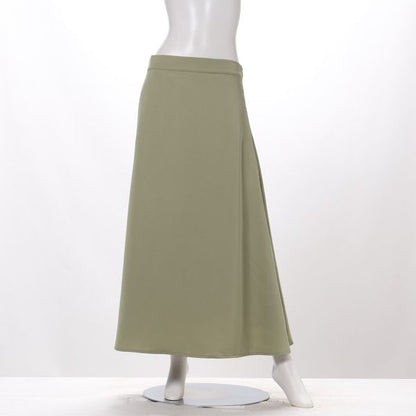 光沢感のあるシンプルデザインフレアスカート