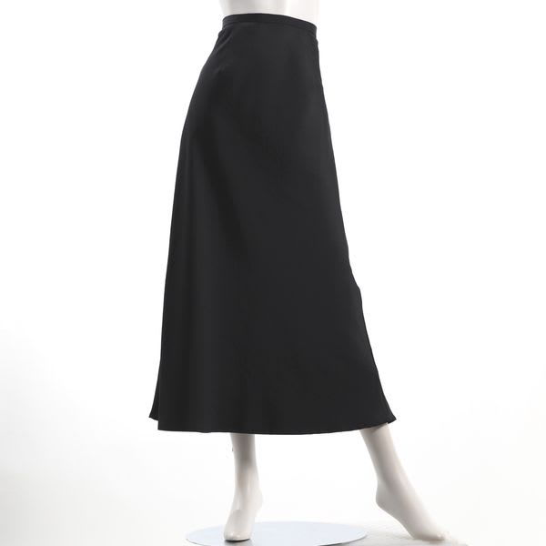 サテンナロースカート