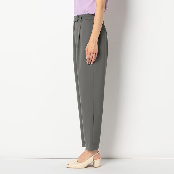 ウエストゴム仕様タックテーパードパンツ