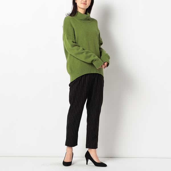 ストライプ柄テーパードパンツ