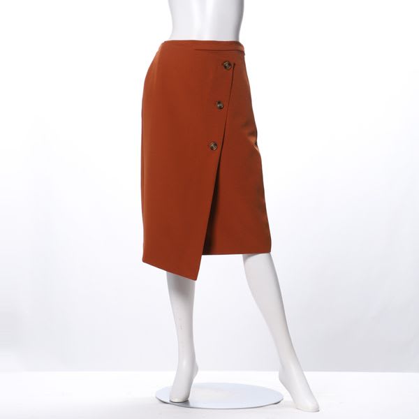 ラップ風タイトスカート