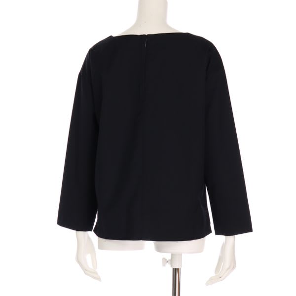 オープンフロントネックブラウス