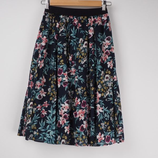 ボタニカル柄フレアスカート