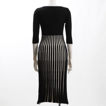 七分袖プリーツニットワンピース