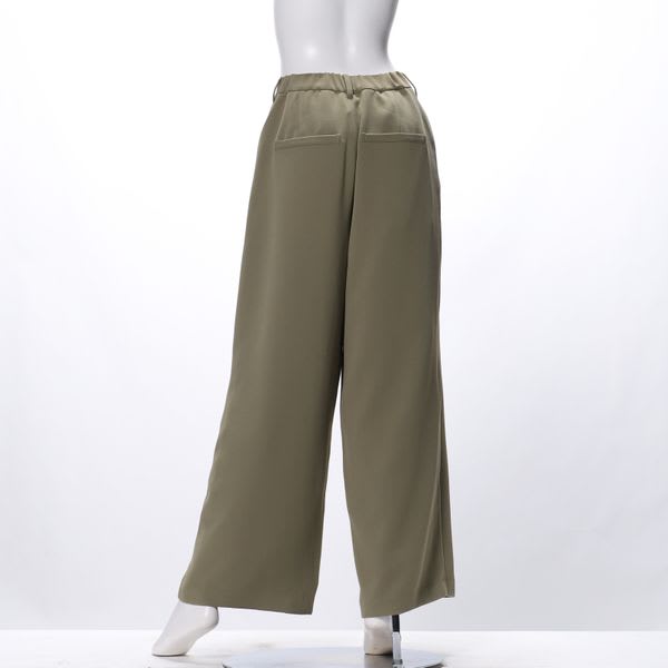 タック入りワイドパンツ