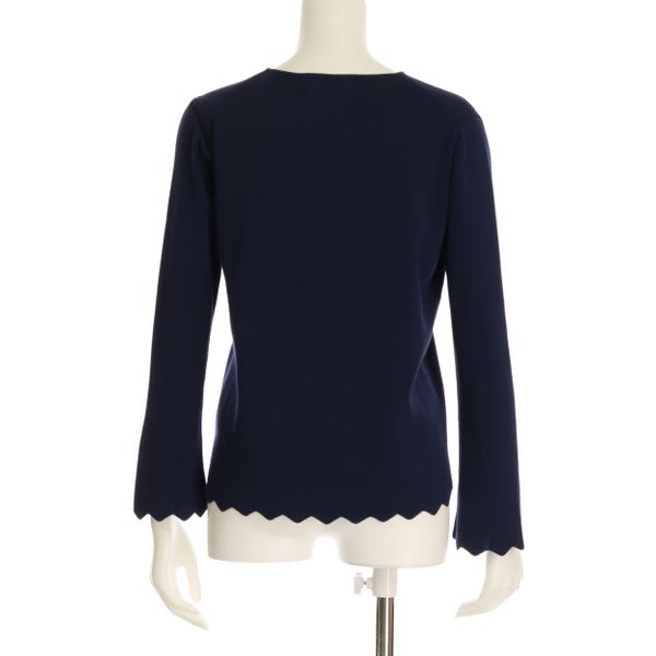 袖口と裾のスカラップデザインVネックニット