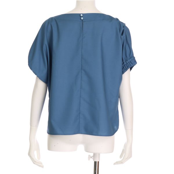 ゆったりシルエットVネックブラウス