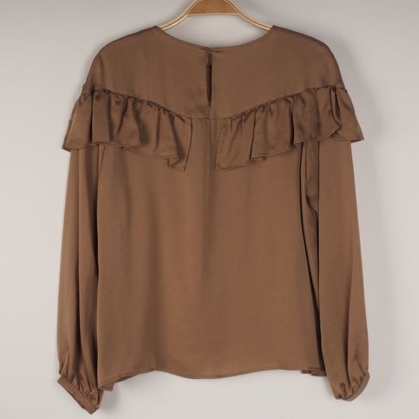 フリルブラウス