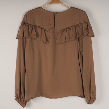 フリルブラウス