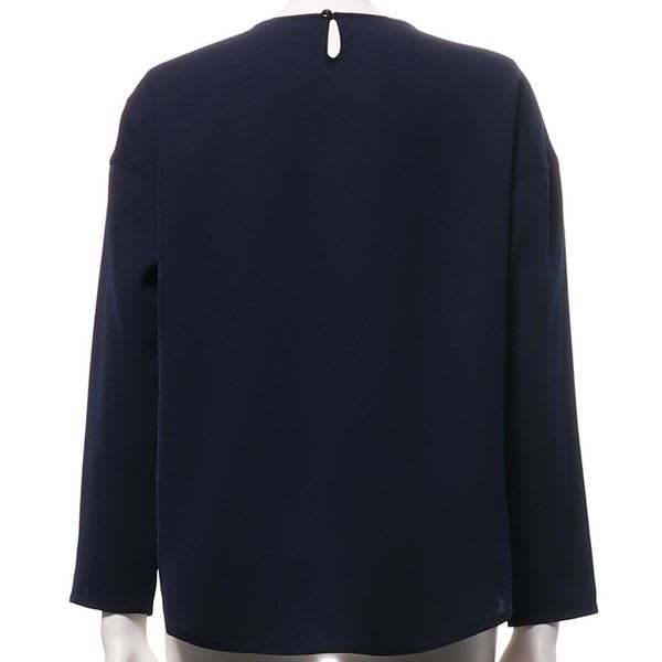 タックネックブラウス