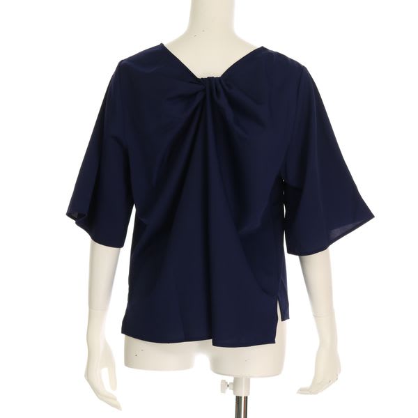 バックねじりシャツ