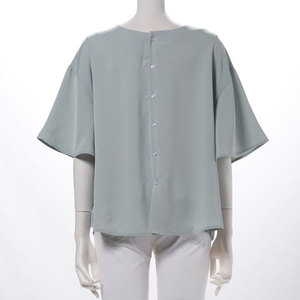 バックボタンデザインフレアスリーブブラウス