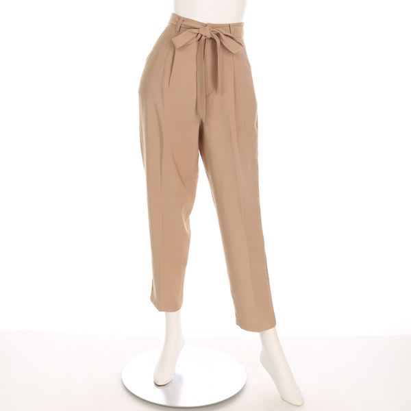 リボンベルト付きタック入りテーパードパンツ