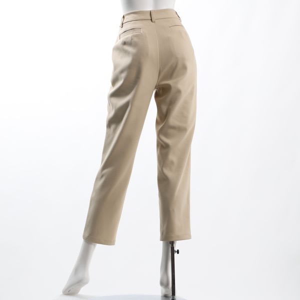 シンプルデザインテーパードパンツ