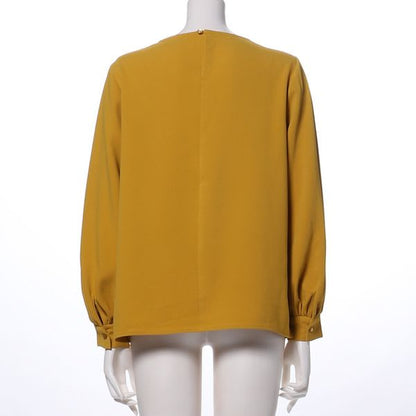 ギャザー付きネックラインブラウス