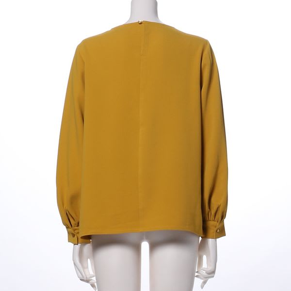 ギャザー付きネックラインブラウス