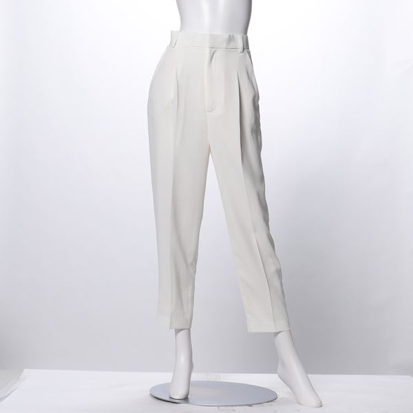 タック入りテーパードパンツ