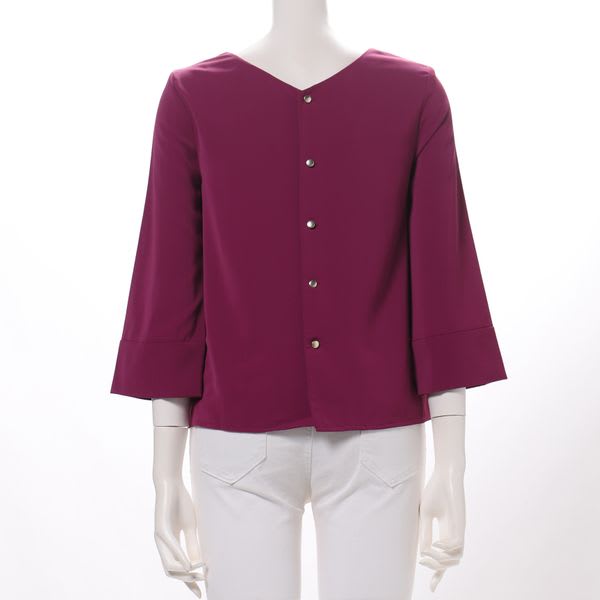 バックシルバーボタンブラウス