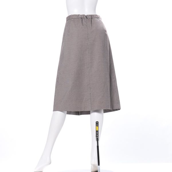 フロントタックスカート