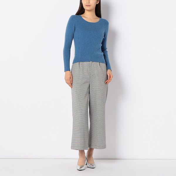 ラウンドネックリブニット