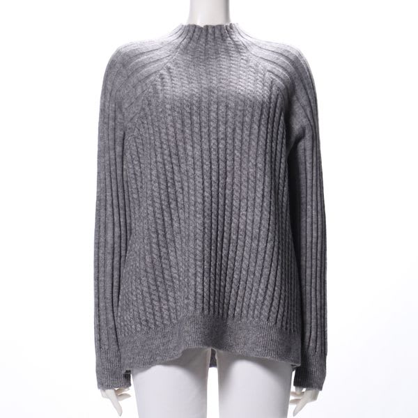 ケーブル編みボトルネックニット