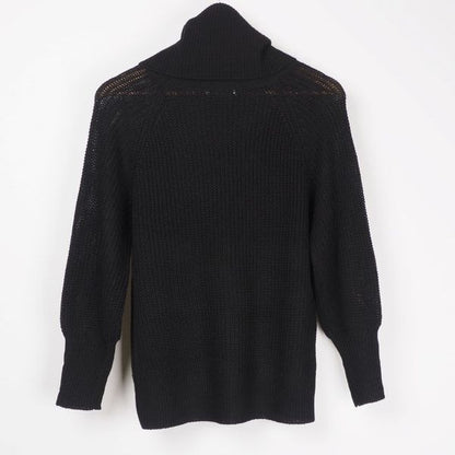 オフタートルケーブル編みニット