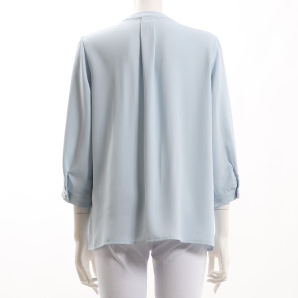 パールボタン前開きブラウス