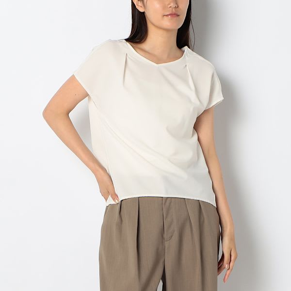 タックデザインハートネックブラウス