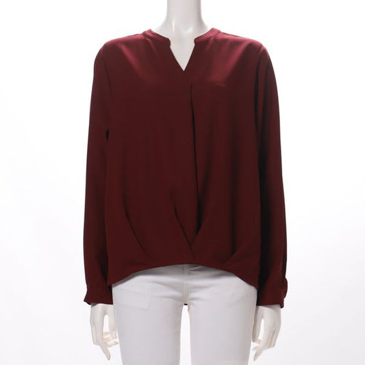 裾タックデザインVネックブラウス