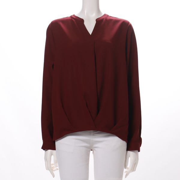 裾タックデザインVネックブラウス