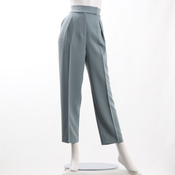 タックテーパードパンツ