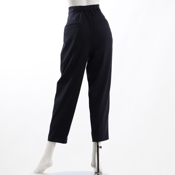 タック入りテーパードパンツ
