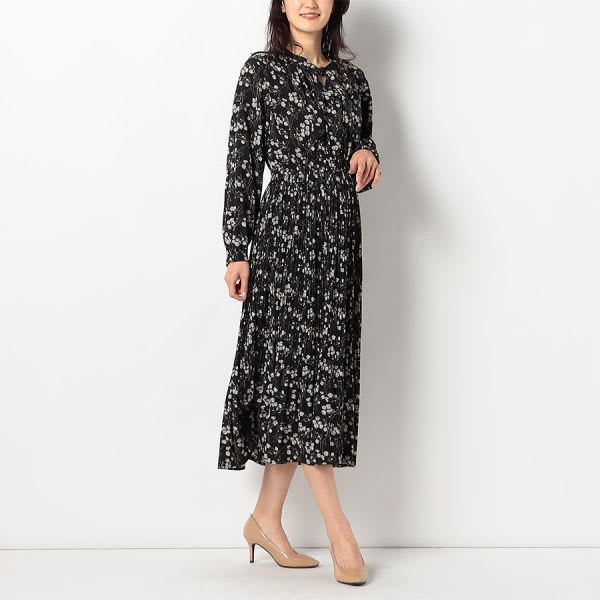 ボウタイプリーツ小花柄ワンピース