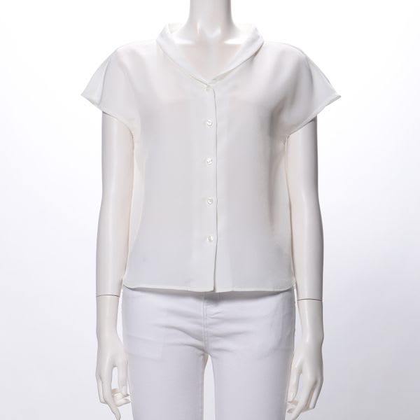 デザイン襟フロントボタンブラウス