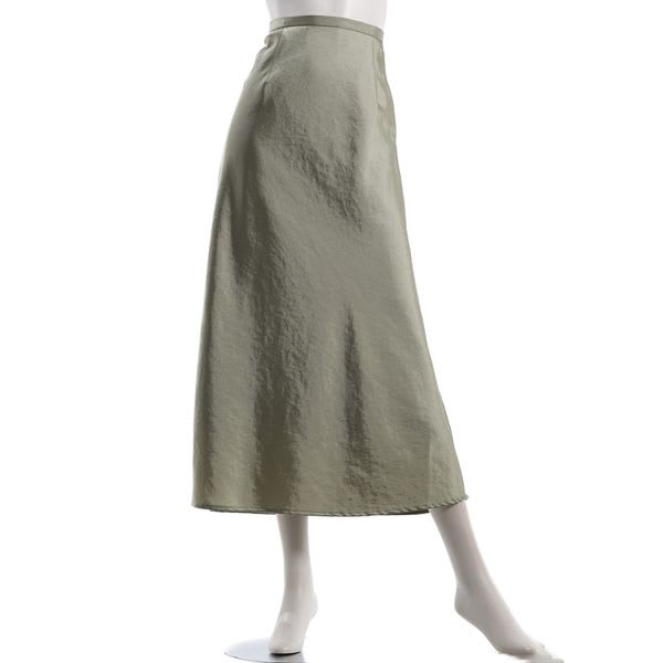 サテンナロースカート