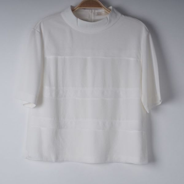 ハイネックブラウス